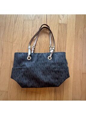 Michael Kors Voyager East West Signature Tote Handbag Brown Purse Logo